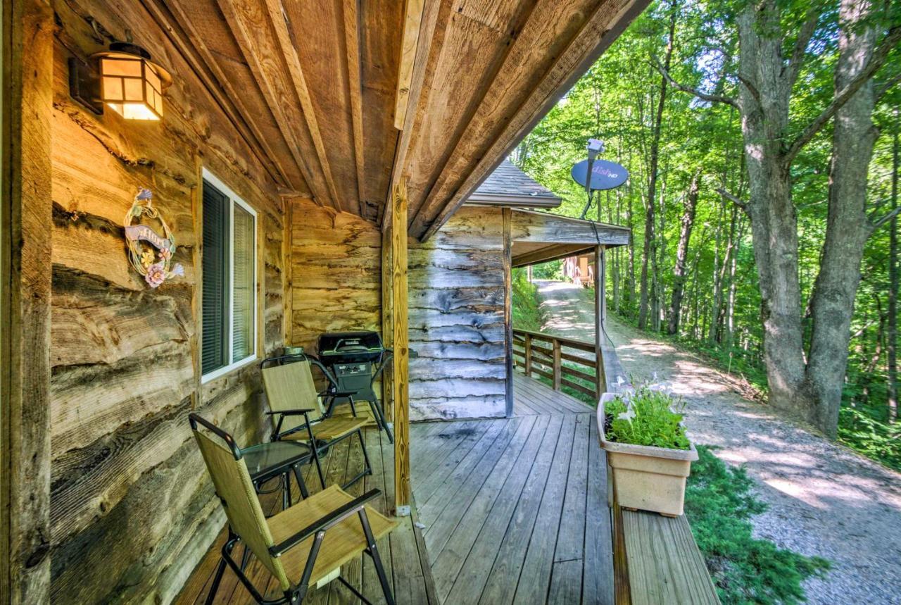 Cozy The Woodshop Cabin With Deck And Forest Views! Robbinsville Luaran gambar